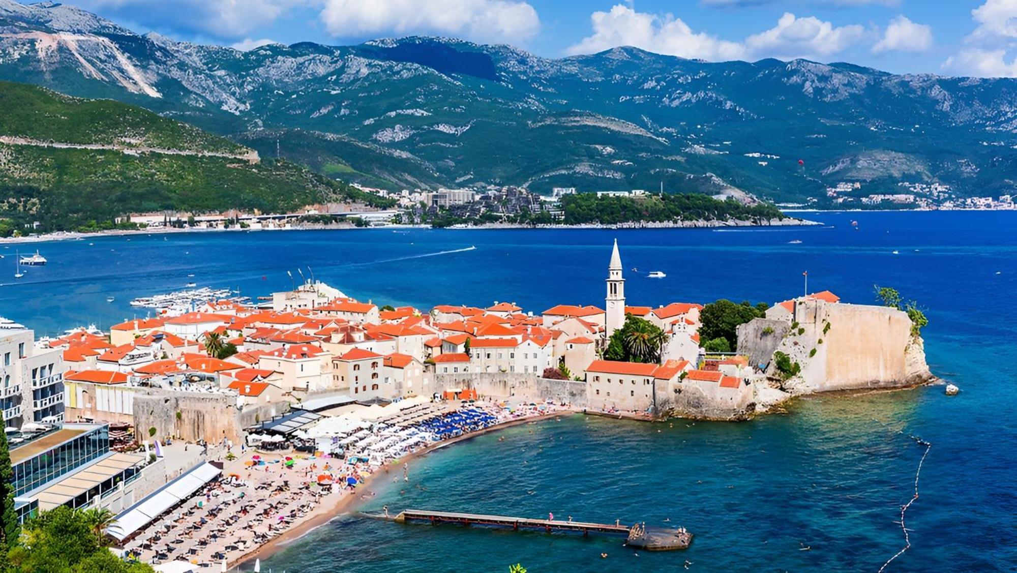 Club House With Garden And Pool Budva