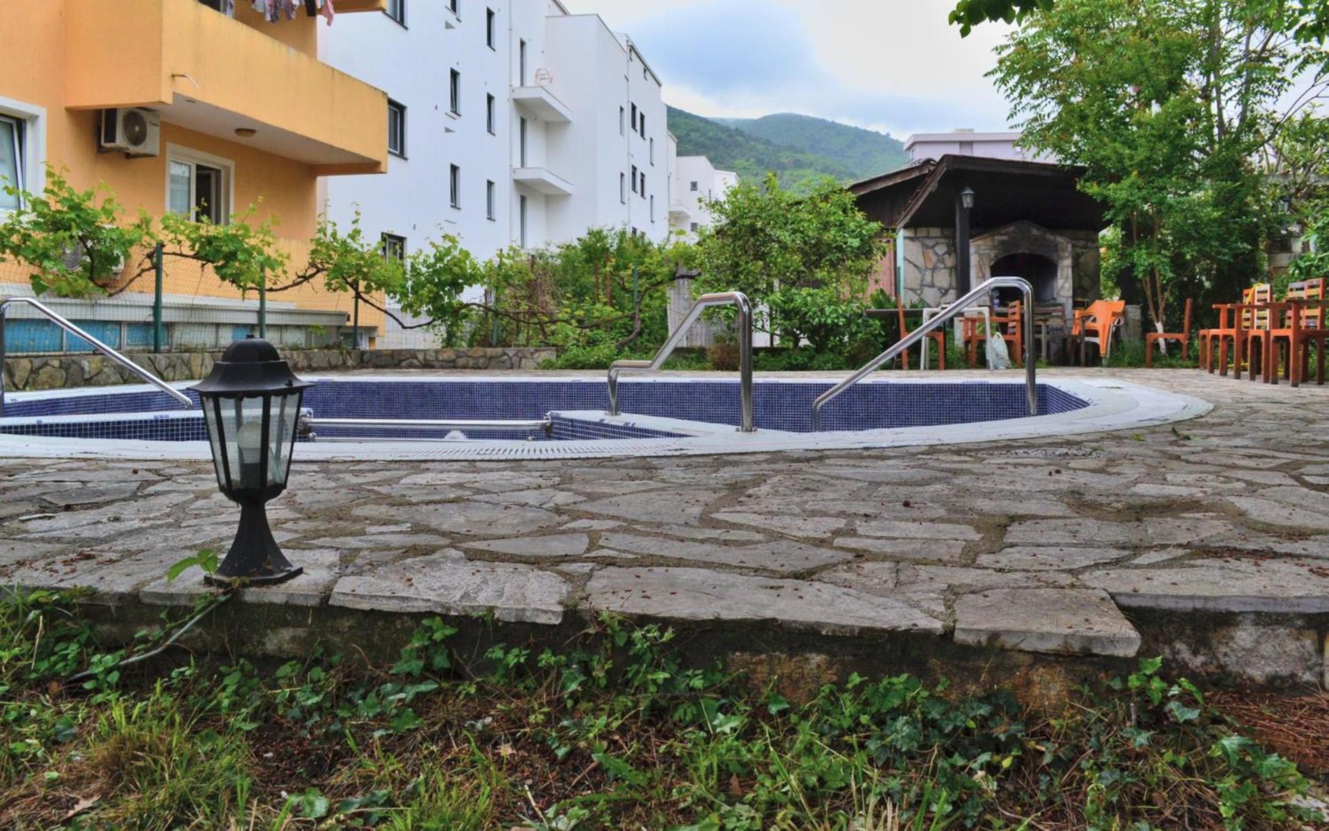 Club House With Garden And Pool Budva